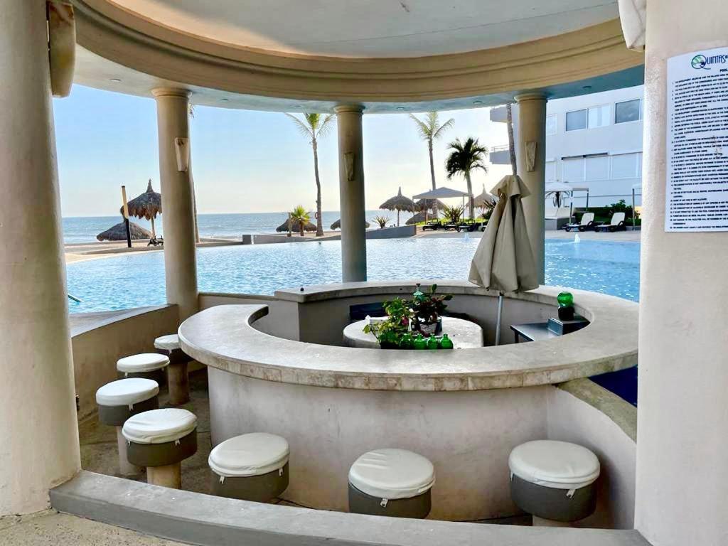 דירות מזטלן A Pie De Playa Con Alberca Jacuzzi Vista Al Mar מראה חיצוני תמונה